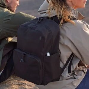 Lo & Sons Hanover Unisex Backpack. Color: Black. Great travel backpack.